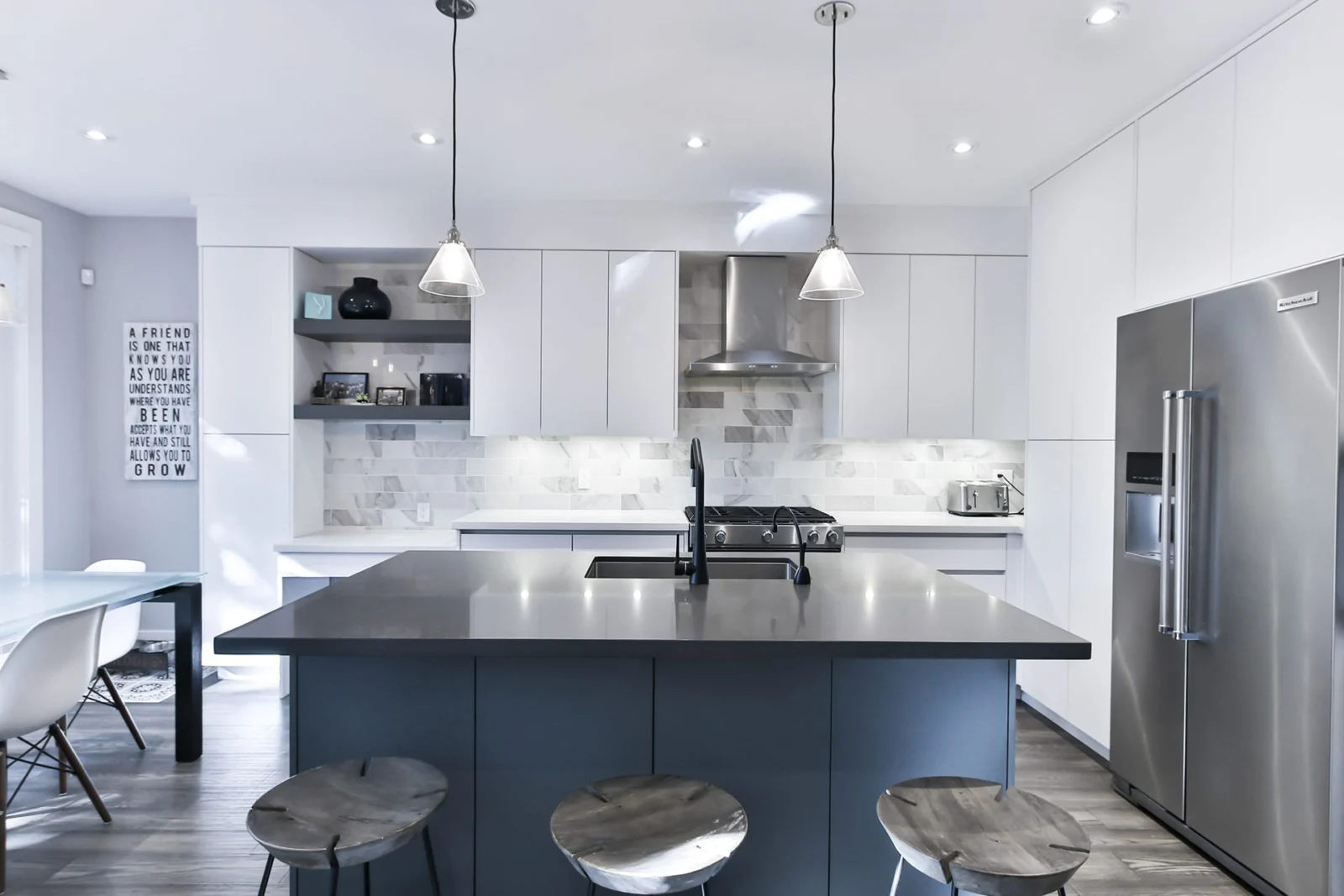 Modern kitchen with a smooth plaster ceiling